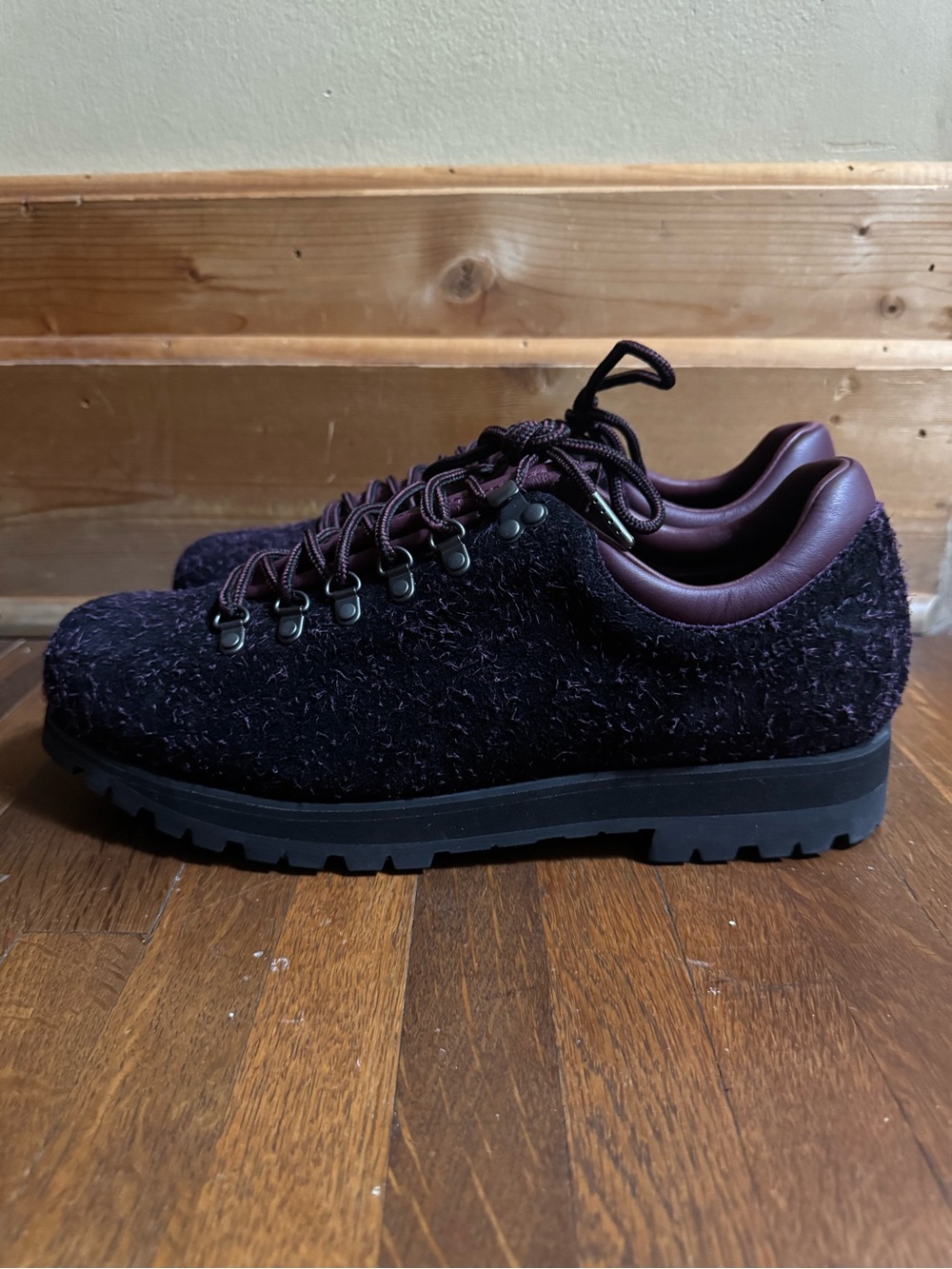 Merrell Men's Textured Burgundy Hiking Sneakers size 11.5